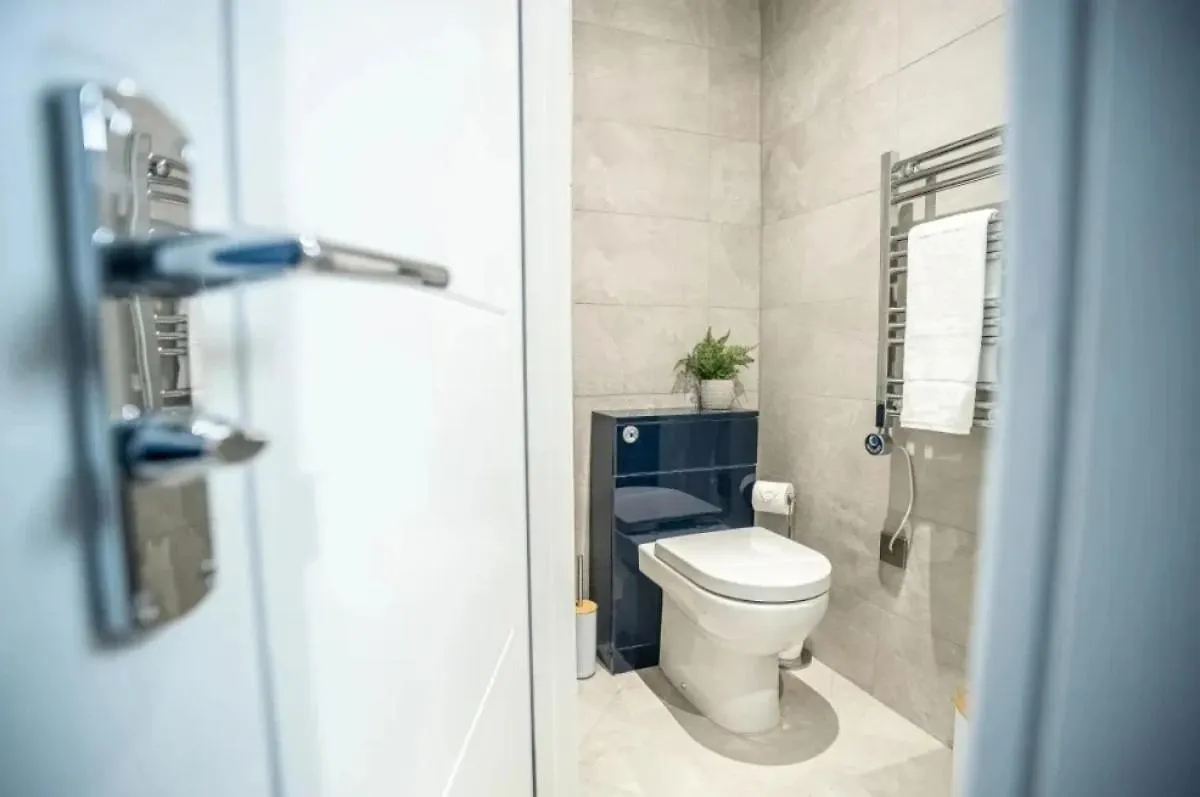 Beautiful 2 Bedroom Flat Next To Brighton Station I Sleep 6 I Rhttt 0*,  United Kingdom
